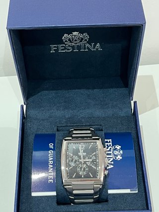 Reloj Festina Cronógrafo Negro y Plata. Nuevo
