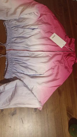 Chaqueta Bershka Degradada Rosa y Blanca