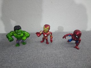 Set 3 Personaggi Marvel in Metallo