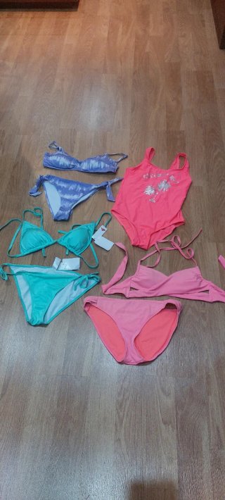 Lote de 3 Bikinis y 1 Bañador Talla M
