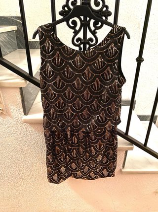 Vestido mini de lentejuelas negro y dorado