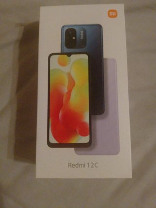 R12c tiene la pantalla rota pero funciona.