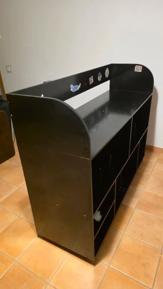 Mueble / Cabina DJ a medida en madera con ruedas