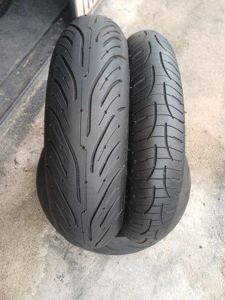 Michelin Pilot Road 4 120/70-17 y 160/60-17.