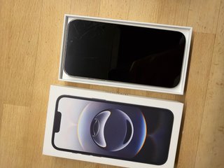 iPhone 15 Pro en muy buen estado.