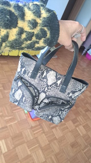 Bolso Gucci con estampado de serpiente