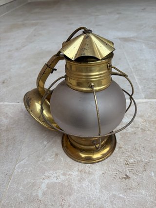Farol antiguo de metal y cristal