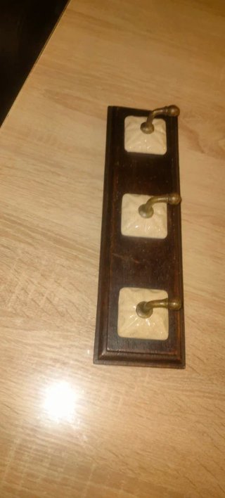 Perchero de pared con 3 ganchos