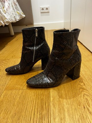 Botines Punta Fina Efecto Piel Animal