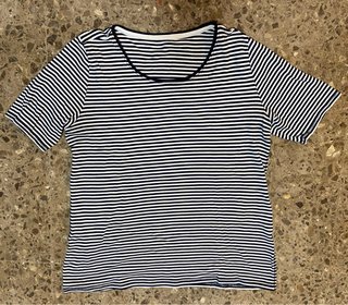 Ropa de mujer: camiseta y pantalón. Talla M