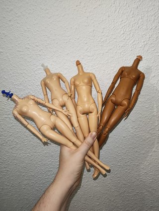 Lote de 4 cuerpos de muñeca Barbie