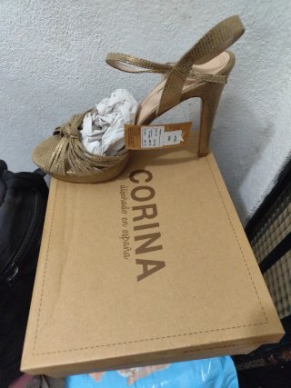 Sandalias de Tacón Corina Doradas Talla 38