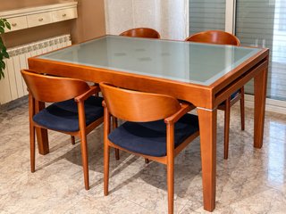 Conjunto mesa extensible y 4 sillones madera