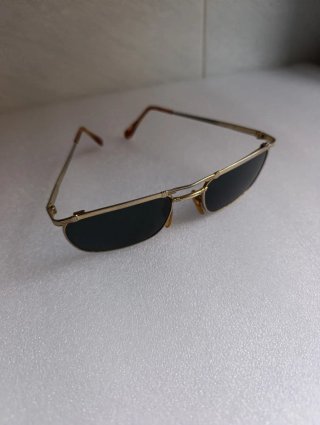Gafas de sol vintage doradas  Estilo retro años 90