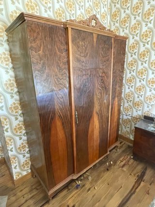 Armario Antiguo de Madera