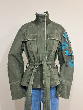Chaqueta Verde con Bordados cinturon
