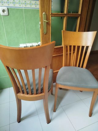 Juego de Comedor con 4 Sillas