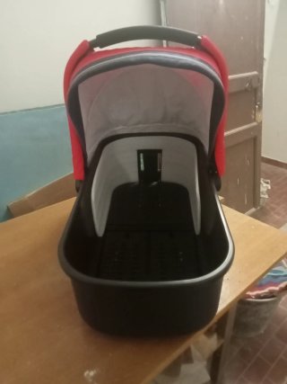 Navicella per neonati rossa