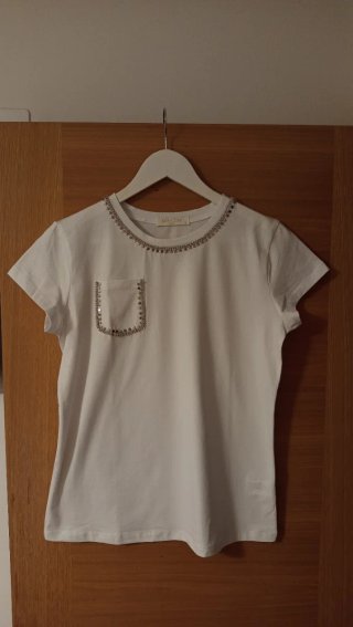 Camiseta Blanca con Detalles de Pedrería