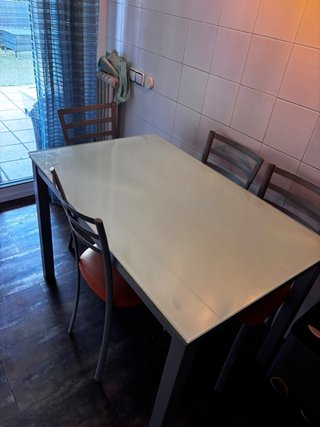 Mesa de Cristal y 4 Sillas