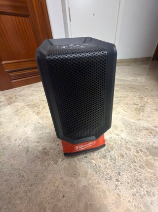 Altavoz Milwaukee M18 con Batería y Cargador
