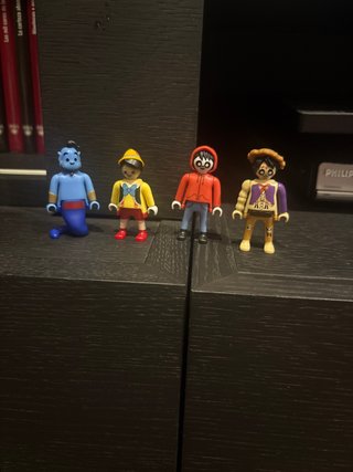 Muñecos Disney Kinder