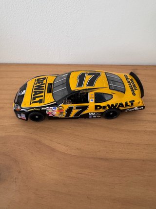 Coche Scalextric NASCAR DeWalt #17