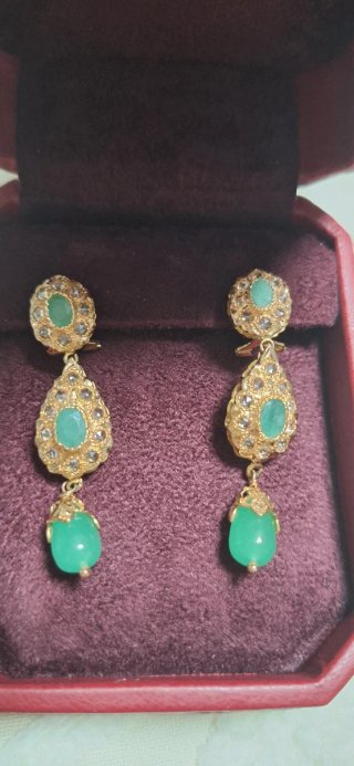 Pendientes de oro de 18kl con esmeraldas