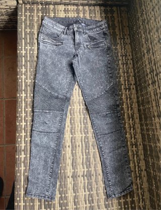 Pantalón Pitillo Gris Efecto Lavado