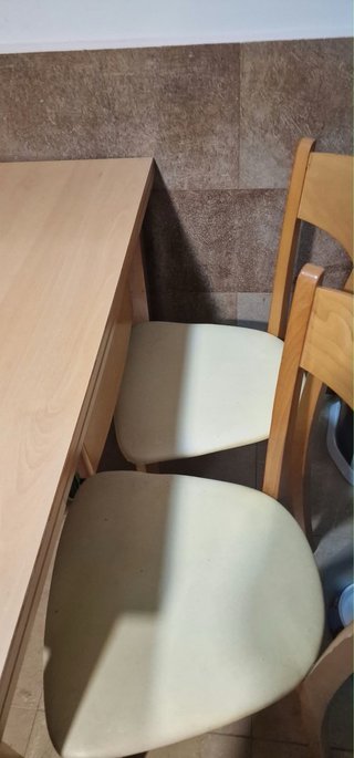 Mesa y 4 sillas de cocina
