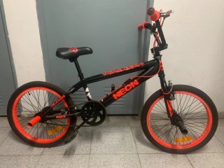 Bicicleta BMX Neon Negra y Roja