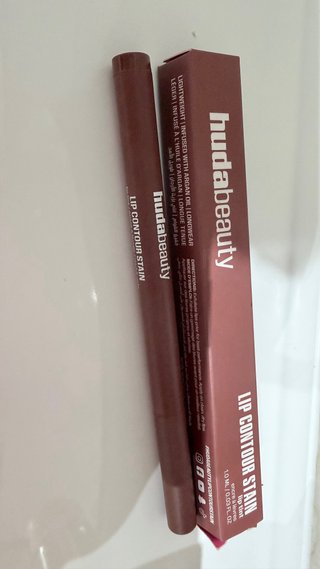 Huda Beauty Lip Contour Stain