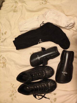 Kit Fútbol: Botas, Espinilleras y Calcetines