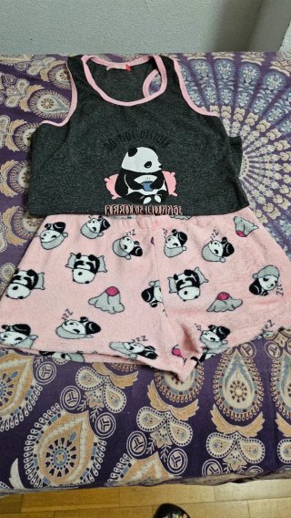 Pijama de dos piezas con estampado de panda