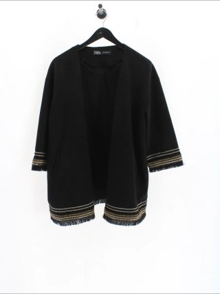 Chaqueta Zara Negra con Detalles Étnicos