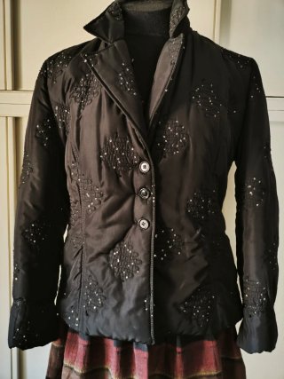 Piumino elegante nero con paillettes
