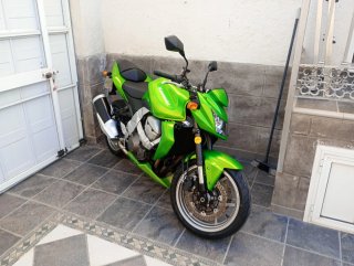 Kawasaki Z750 Verde