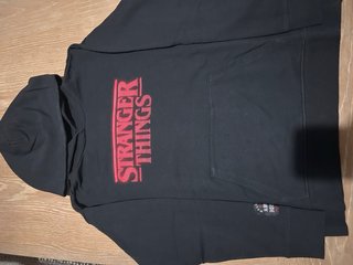 Sudadera Stranger Things Negra. Talla 13-14 Unisex