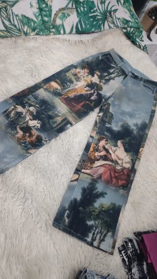 Pantalón con Estampado Artístico alto detalle