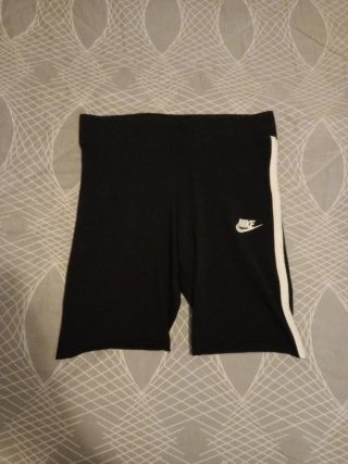 Malla corta Nike negra 14/15 Años.
