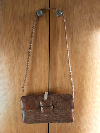 Bolso de hombro marrón