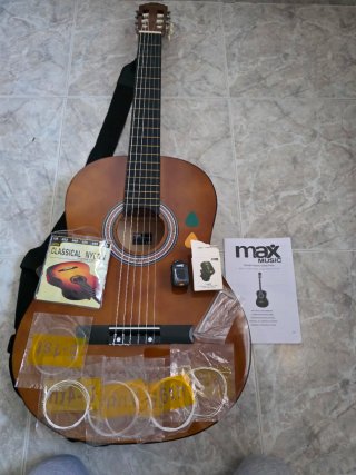 Guitarra Clásica con Accesorios