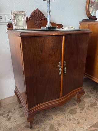 Dos Mesitas en madera y cristal juego con la cama