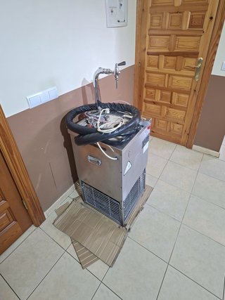 Tirador de Cerveza Portátil Mahou con Enfriador