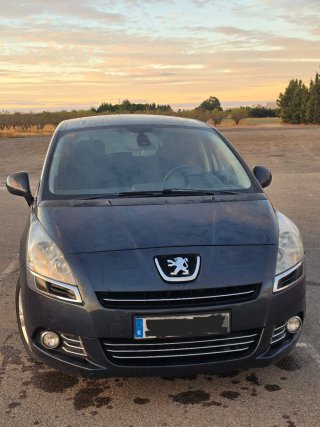 Peugeot 5008 2011
