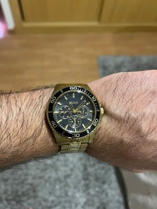 Reloj GUESS Dorado con Esfera Negra
