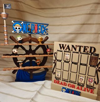 Expositor Timón y Panel Wanted One Piece