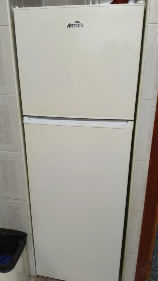 Nevera Artica con Congelador Superior