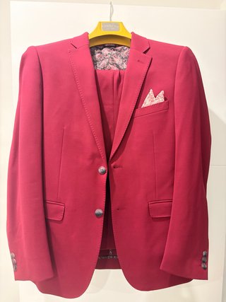 Traje completo color vino