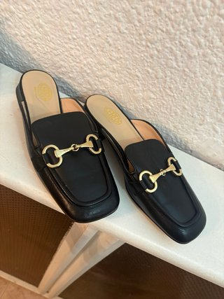 Mules Ereda Negros con Detalle Dorado